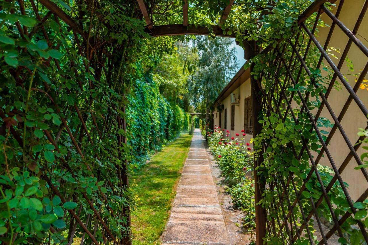 Gоlden Dragon Villa Hotel Bischkek Exterior foto